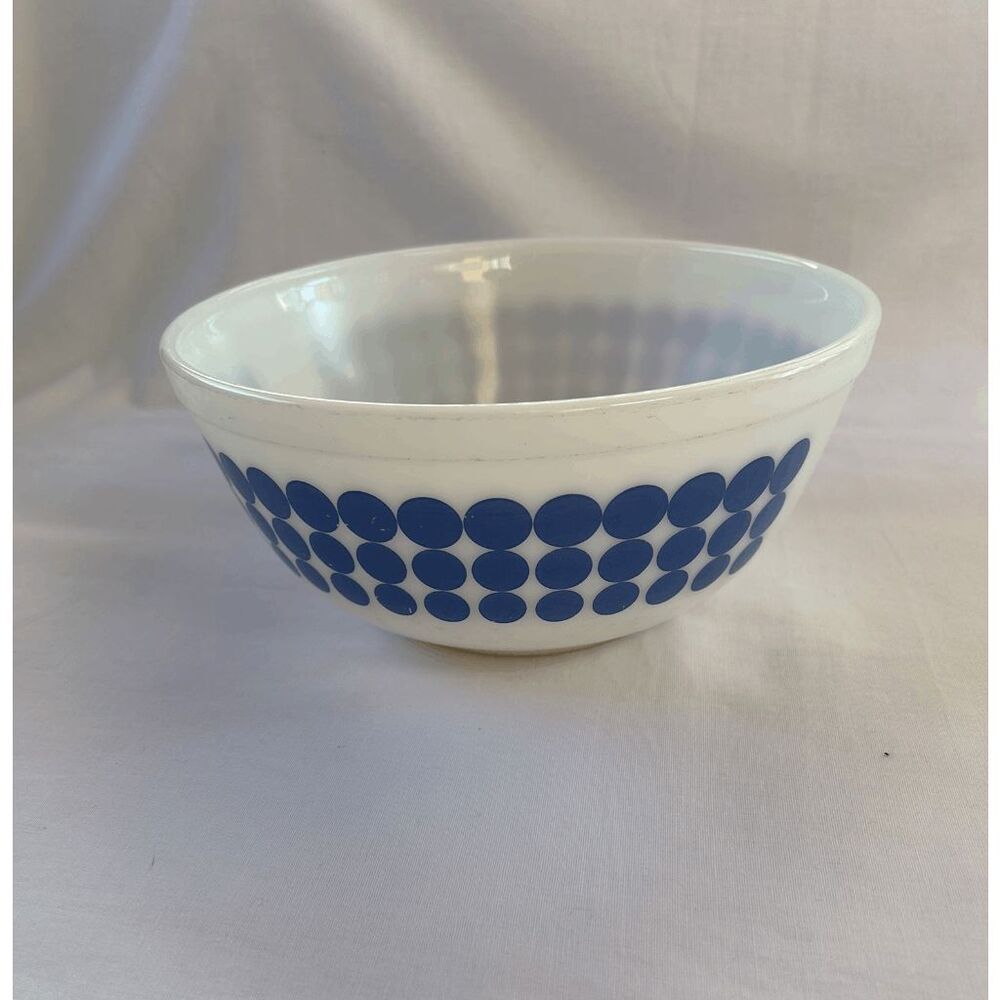 Pyrex Blue Polka Dot Nesting Bowl #403 2 1/2 Quart, Glass